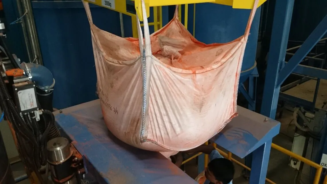 Ingtec AG - descarga de big bags grua2